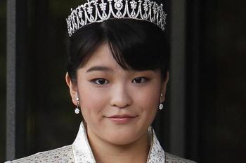 ازدواج دختر امپراتور ژاپن با یک کارگر ساده +عکس