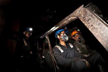 ۳۰ هزار کارگر معدن سنگ آهن بیکار شدند