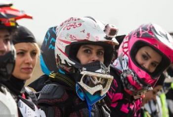 عکس هایی از مسابقات موتورکراس زنان ایرانی