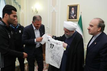هدیه ویژه کی‌روش به رئیس‌جمهور ایران+عکس