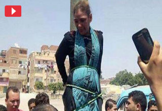 مجازات یک زن در ملاء عام به خاطر یک اتهام اشتباه! مجازات یک زن در ملاء عام به خاطر یک اتهام اشتباه!