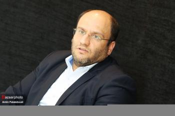 وزیر اسبق صمت پشت پرده ممنوعیت واردات تا زندانی واردکنندگان خودرو| نرخ ارز و حمایت از تولید داخل بهانه‌ است