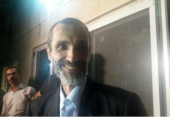 استقبال احمدی نژاد از بقایی بعد از آزادی با حلقه گل!+عکس