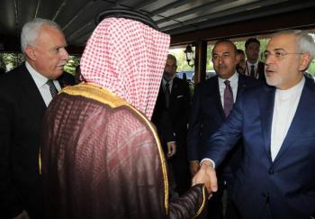  اظهارات ظریف در خصوص دست دادن با وزیر خارجه عربستان
