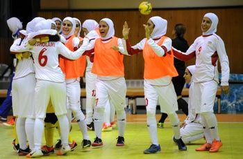 حاشیه‌های بازی فوتسال زنان ایران-ایتالیا؛ با حجاب بازی نمی کنیم!