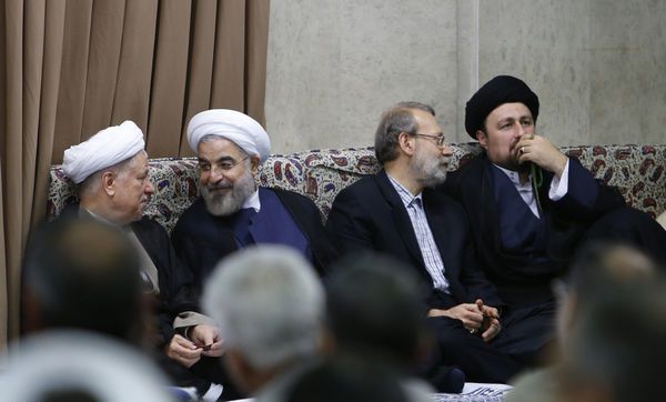 قدرت خانوادگی/خانوادههایی که همه با هم سر سفره انقلاب نشستهاند قدرت خانوادگی/خانوادههایی که همه با هم سر سفره انقلاب نشستهاند