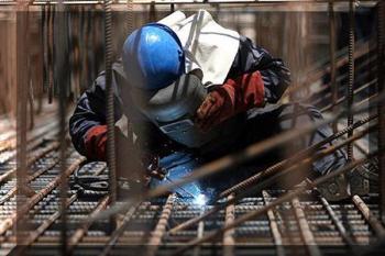 ثبت‌نام کارگران ساختمانی برای دریافت سبد کالا