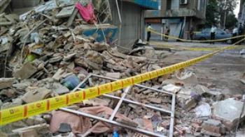 ساختمان متروکه در خیابان فردوسی تهران فروریخت