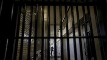 حمله خونین زندانی شرور به رئیس زندان اراک