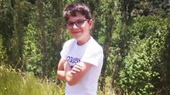 پدر سینا پسر ۱۱ ساله مشکین دشتی سکوتش را شکست / مقصران مرگ سینا او را تهدید به سکوت می‌کنند