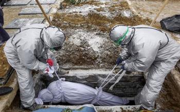 عکس ناراحت کننده از دفن یک کرونایی