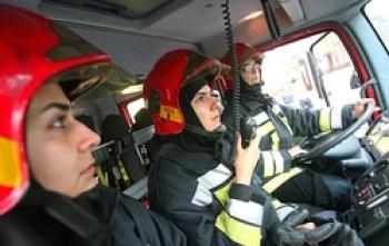 لزوم فرهنگ سازی برای فعالیت آتش نشانان زن